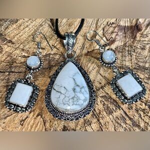 White & Grey Howlite Magnesite Earrings & Pendant Set